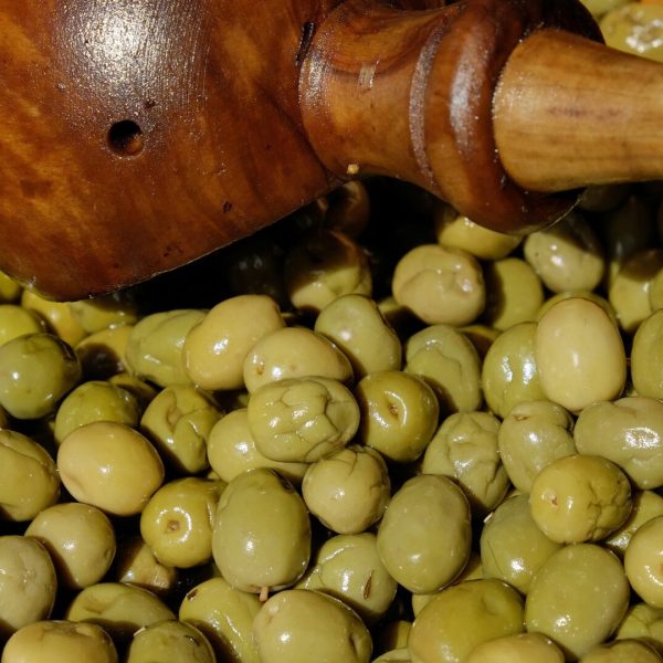 olives de provence - olives vertes cassées